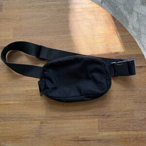 Lululemon Everywhere Belt Bag Mini